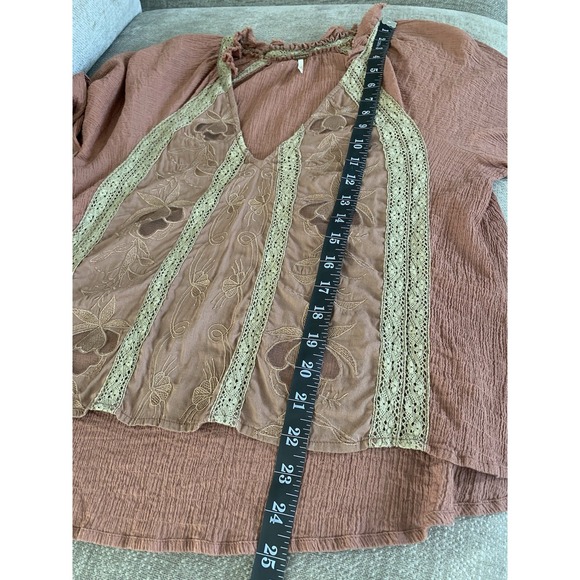Free People Sivan Embroidered Top XS Lace Ruffle Trim Romantic Boho Floral Vneck - Picture 10 of 10